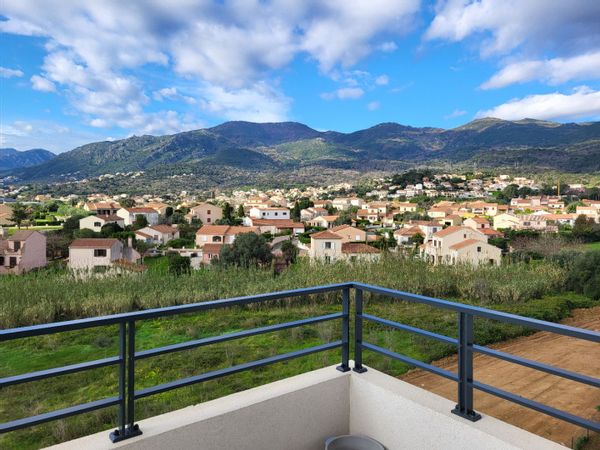 T4 avec vue montagne