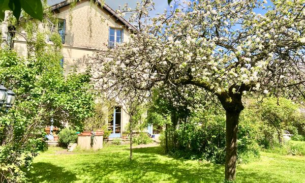 Une maison avec jardin près de Paris