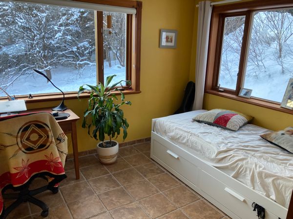 La chambre privée de la maison en nature