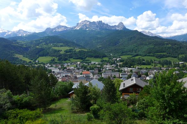Appartement spacieux vue imprenable sur les montagnes au-dessus de Barcelonnette (Sud de la France)