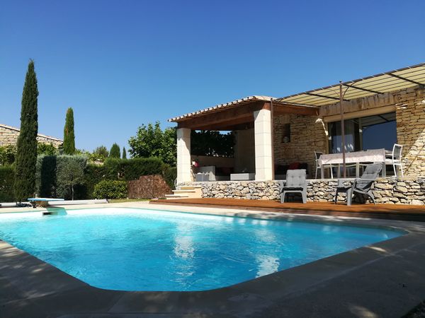Magnifique maison de vacances à Gordes, un des plus beaux villages de France. Pas de GP.