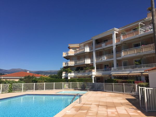 Appartement avec piscine, large terrasse, idéalement situé, Nice, Cote d'Azur