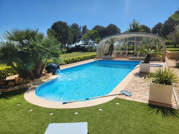 Séjour Relaxation : Un Paradis avec Piscine et Spa en Bourgogne