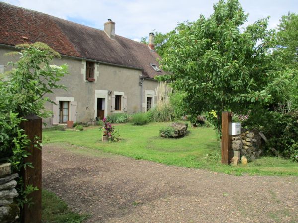 Longère bourguignonne "Le Jardin de Zola", XIXème siècle, avec très grand jardin, en Nivernais.
