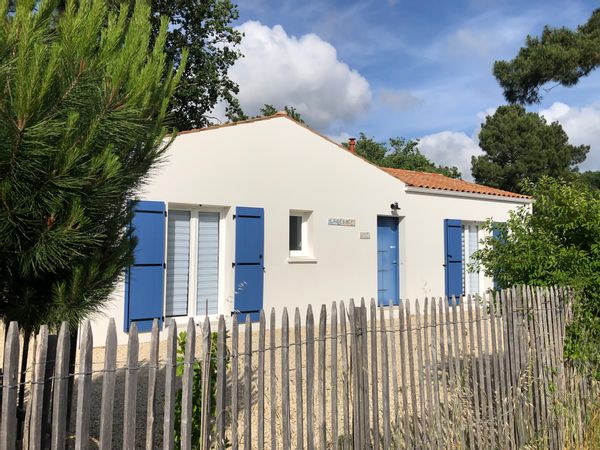 Maison de vacances aux Mathes-9 couchages, Piscine Chauffée & Ambiance Conviviale