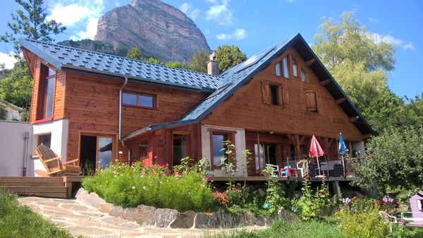 Beau chalet de moyenne montagne / Beautiful mid-mountain chalet