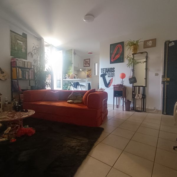 Appartement cosy et végétal aux portes de Paris (avec chat !)