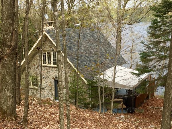 NOTRE MAISON SUR LE LAC (Québec)