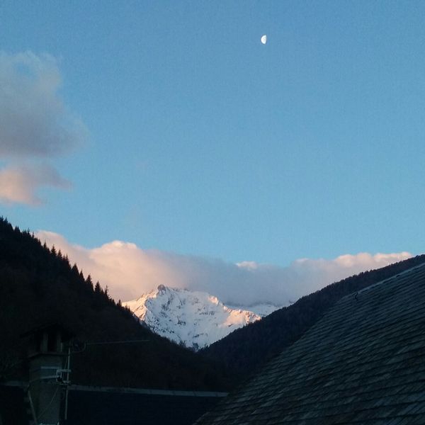Dans un village typique des Pyrénées