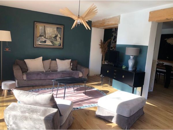 Notre maison est très agréable à vivre avec son jardin, nous sommes situés proche du centre.