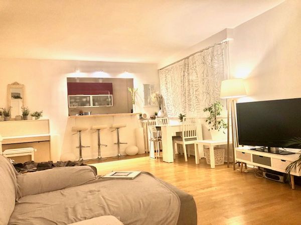 La maison de Annabelle est un bel appartement à Paris 16è Quartier de Passy à côté de la Tour Eiffel