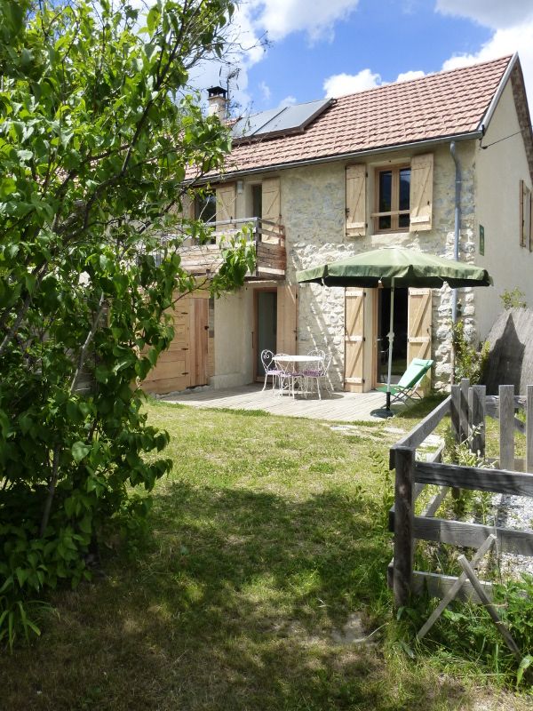 Attenant à la maison de Simon...