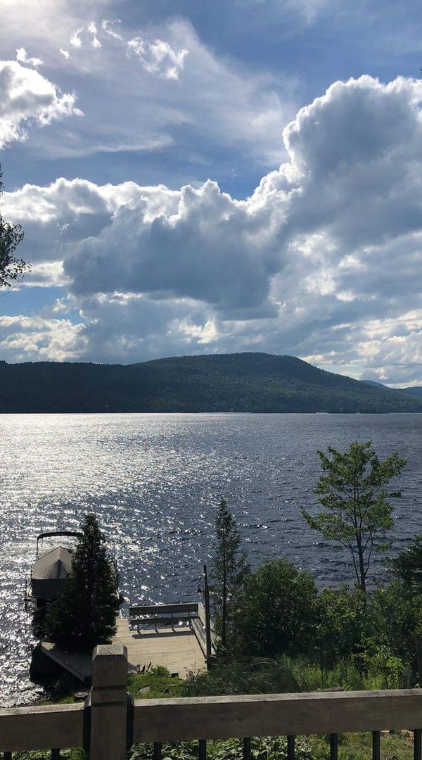 Luxurious - waterfront - in the village- 2 min from ski mount and everything!