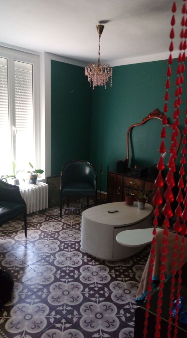 Petite maison de tisserand avec jardin fleuri