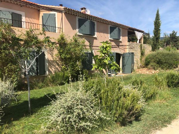 Mas provençal au pied du Mont Ventoux
