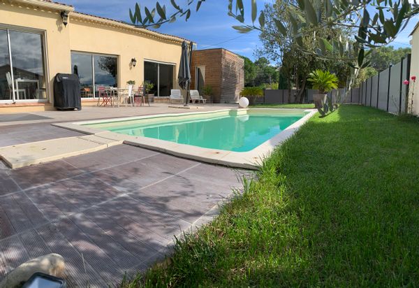Maison familiale avec piscine proche Nîmes Montpellier Avignon