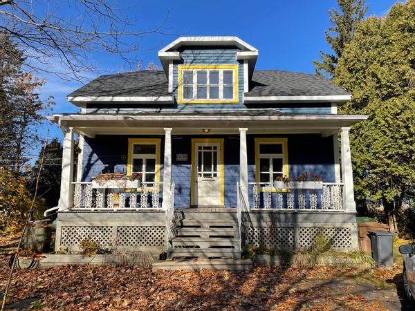 Une ancienne école de rang à St-Antoine-de-Tilly! Charme et confort!