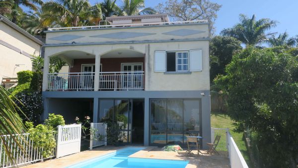 Zoréols-Maison avec Vue Panoramique et Piscine