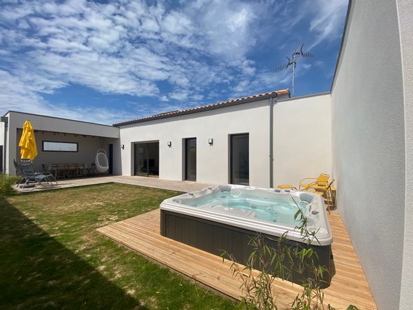 Maison de vacances 9 couchages (maxi 6 adultes) avec SPA (Jacuzzi) Privé à Préfailles (44), France