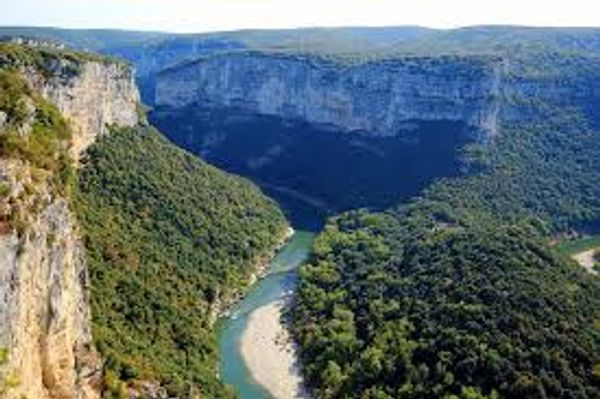 Rivière, lac, vélo élec, paddle, bain japonais dispo avril et août 2026