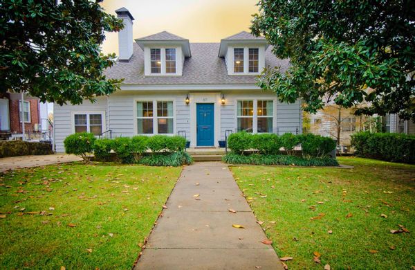 NEW! Historic 4 bed Cottage- Walk to Downtown Hot Springs