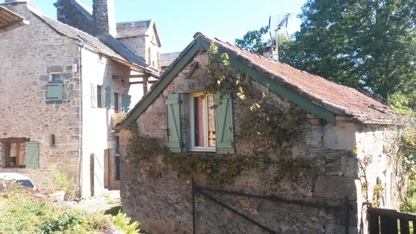 Maison en pierre du XVIII ème en Quercy Rouergue avec piscine privee