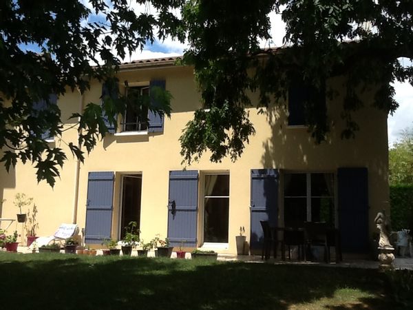 Suite parentale , maison cosy au pays des pierres dorées dans le beaujolais piscine et jardin privé
