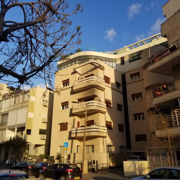 La maison de adi