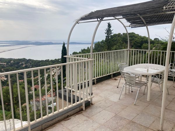 Charmant petit appartement vue sur mer
