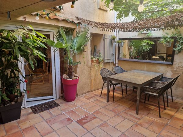 Maison dans un hameau au pied du Luberon