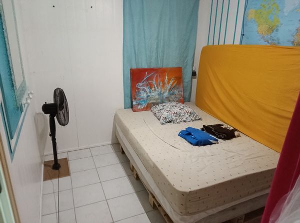Chambre au coeur de la forêt à  8 mn de la réserve Cousteau de Malendure.