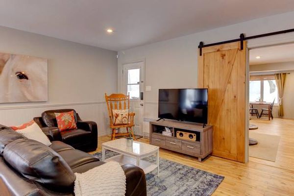 Maison de ferme avec un cachet champêtre et confortable à souhait Situé sur une ferme en culture biologique Près de tout les points d’interêt de la région Parc national de la mauricie La cité de l’énergie La fabuleuse rivière St-Maurice