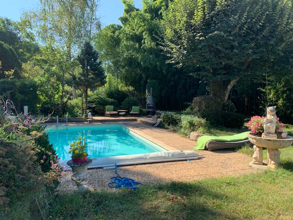 La maison avec un jardin aménagé