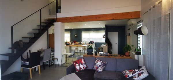 maison idéalement situé à côté des commerces et du Pic ST loup.