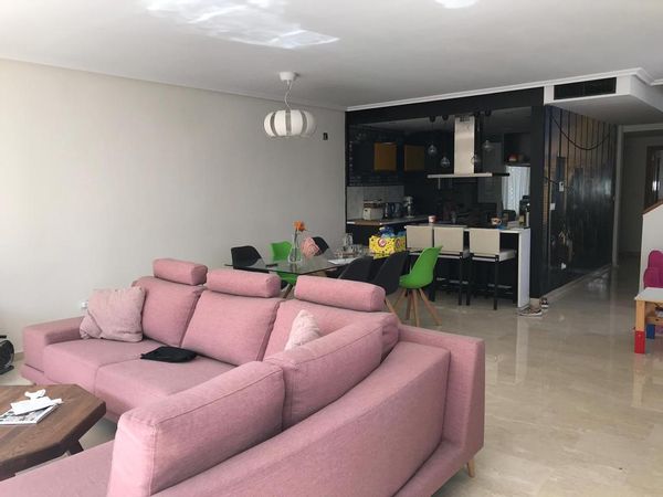 Maison avec jardin, vues golf et piscine commune à 1200m de la plage