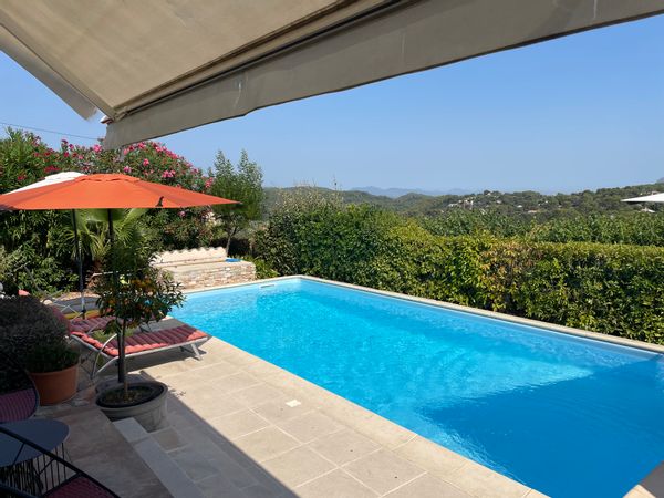 La maison de Veronique Située à 30 min de st tropez et des gorges du verdon avec une très belle vue