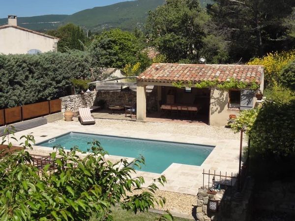 Villa piscine cuisine d’été au pied du Luberon. Échange finalisé pour août 2026