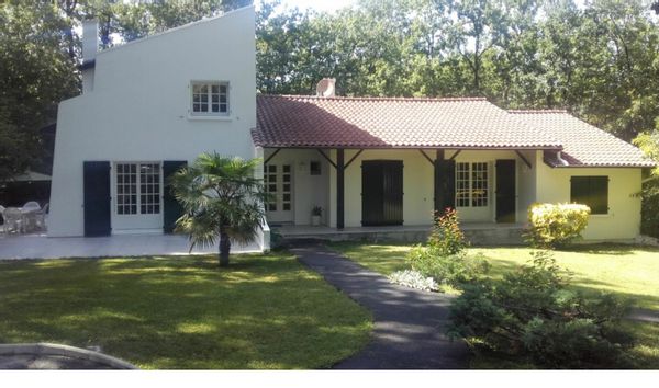 La maison de Elo & Jérôme, au cœur d’un domaine boisé, proche de Toulouse