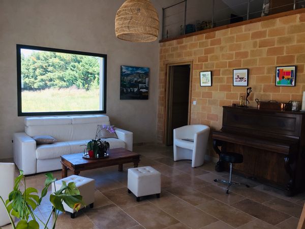 Une maison écologique en Provence au coeur d'une exploitation biologique