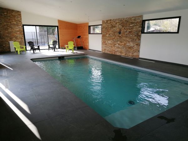 Maison proche des plages avec piscine intérieure et spa extérieur