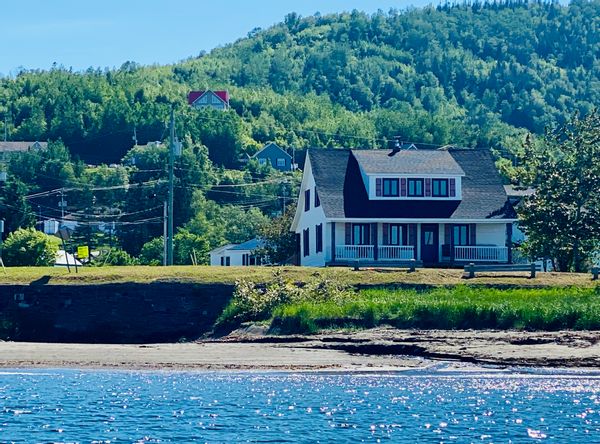 Maison au bord de la plage, Gaspésie