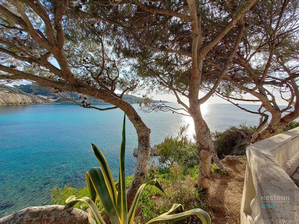 Vue mer panoramique 180° & accès privé à la mer