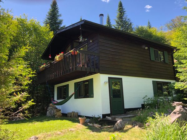 Le chalet de Diane et Anne dans les Laurentides - pour un minimum d’une semaine.