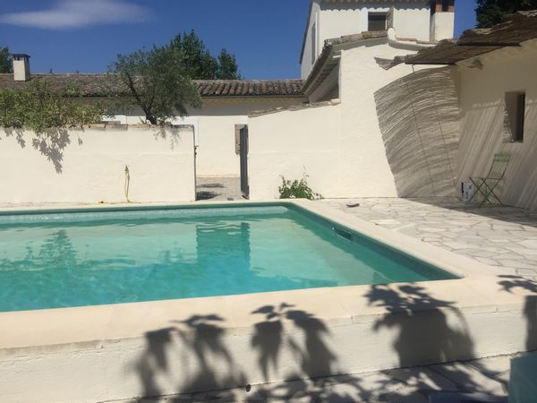 Petit mazet en campagne dans le Nord Alpilles