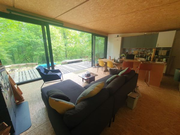 Cabane à l'orée du bois