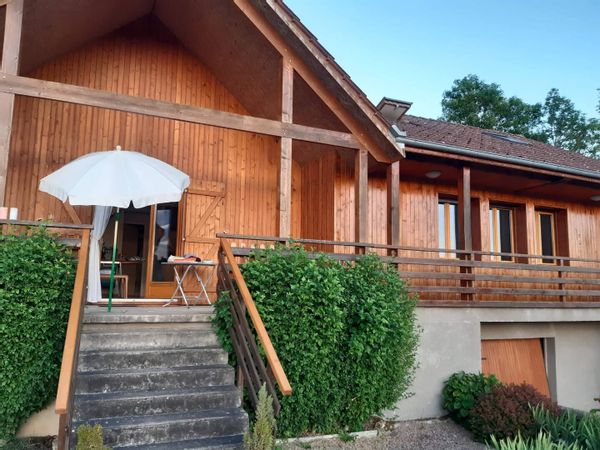 Chalet face à un lac