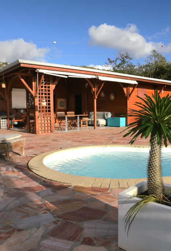 "Maison vue mer à 180° avec Piscine proche Soufrière et Ilets Pigeons"