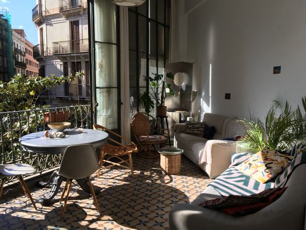 Beautiful Flat in Center Barcelona. Sun all day long!