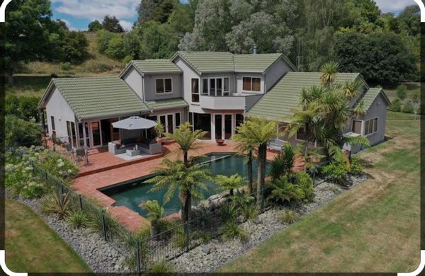 River edge in Waikato New Zealand