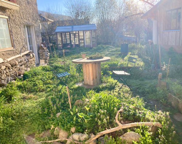 Petite maison lumineuse, nature au coeur des Pyrénées Ariégeoise,  village à 700m d'altitude